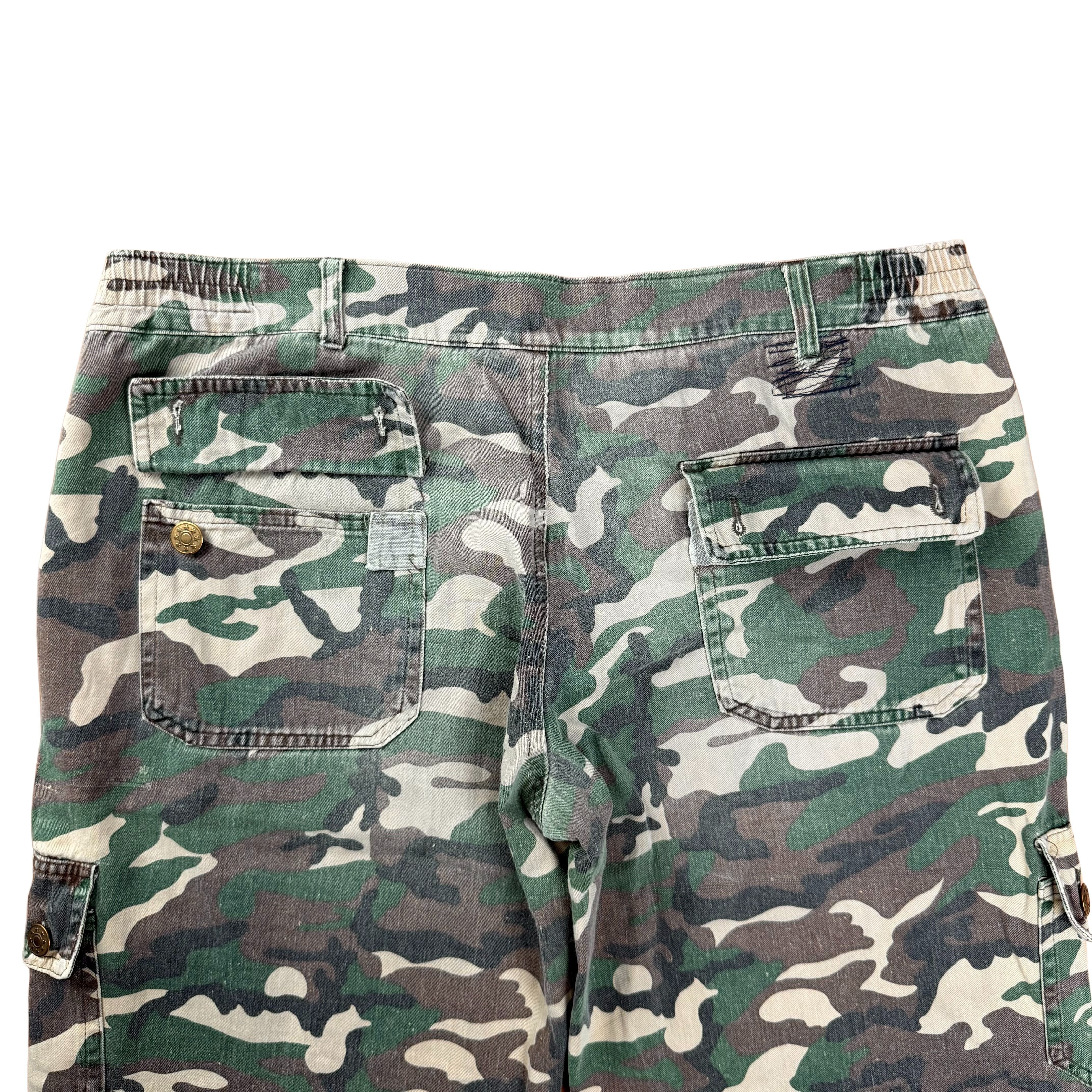 Vintage Washed US Army Camo Cargo Hose Flared - L